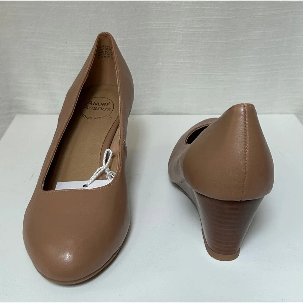 Andre Assous Featherweights Tan Leather Wedge Pumps Round Toe Shoes 8M
